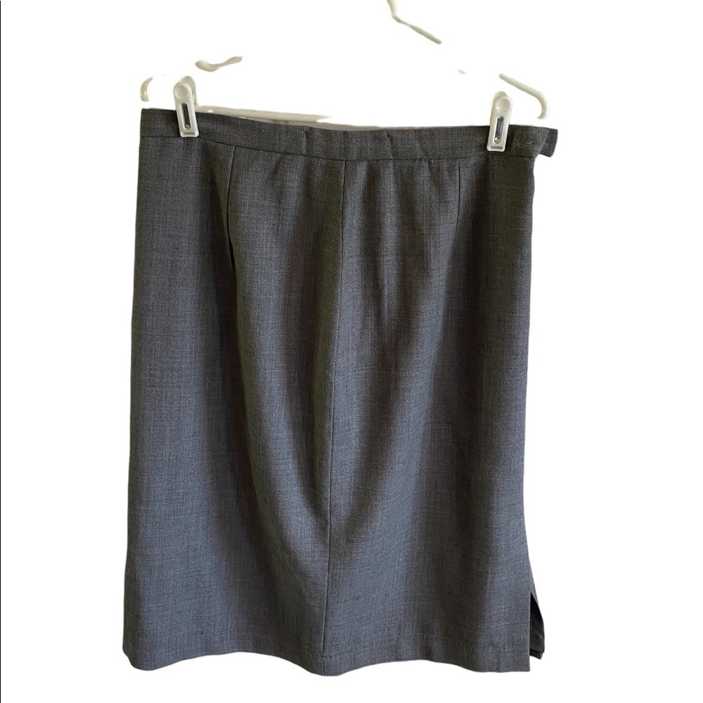 Lily & Taylor 100% wool gray a‎ line skirt size 16.